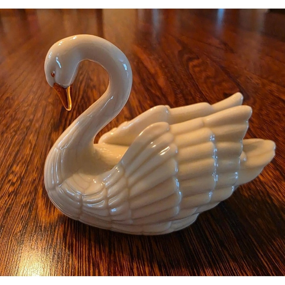 Lenox Ivory Swan Figurine 24k Gold Beak Wedding Cake Topper Place card holder.